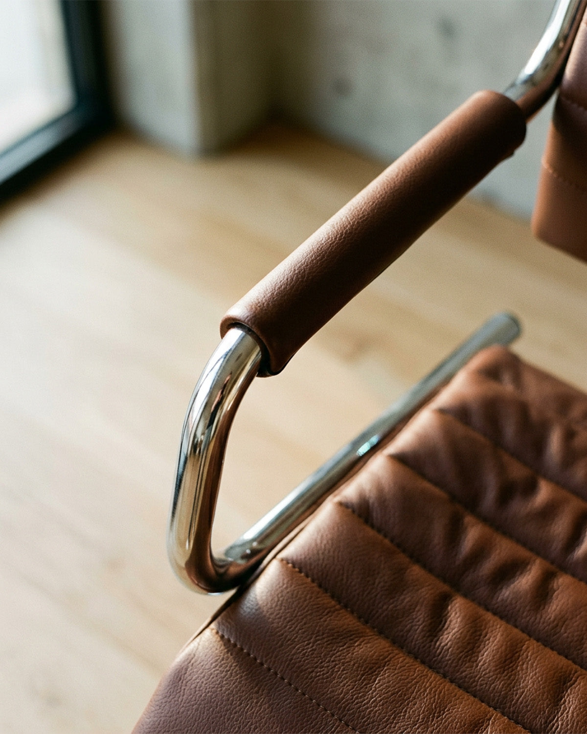 Greiner 59 - poltrona da parrucchiere marrone con base a stella cromata